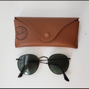 Black Ray-Ban round metal sunglasses